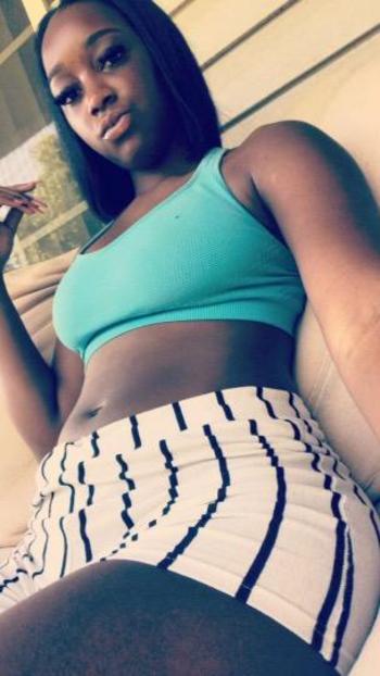 Paris, 23  female escort, Dallas