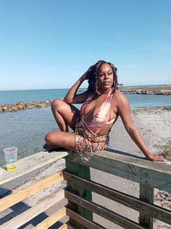 Cali, 28  female escort, Dallas