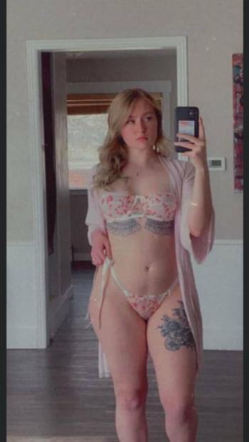 402-262-4290, 27  female escort, Dallas